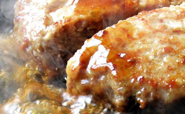 たっぷり玉ねぎの粗挽きハンバーグ」100gのお得通販｜Kuradashi