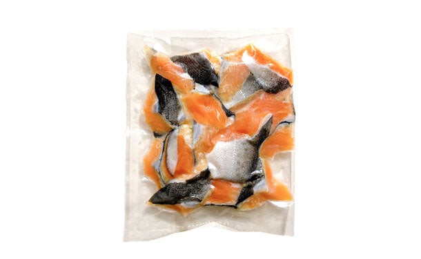 国産「銀鮭　切り落とし」300g×5パックの通販｜Kuradashiでフードロス・食品ロス削減！