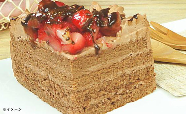 角切りイチゴのチョコレートケーキ 5号」のお得通販｜Kuradashi